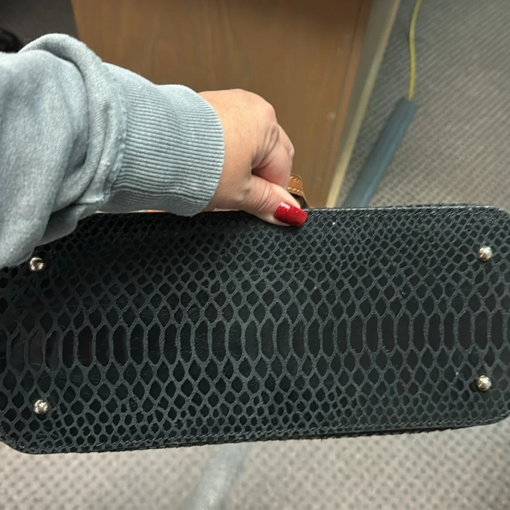 DOONEY AND BOURKE PATENT LEATHER TOTE - Picture 3 of 5